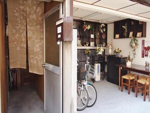 Pintu masuk properti