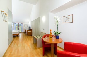 Premium bedding, minibar, in-room safe, desk - Hotel Zurigo Downtown (Lugano)