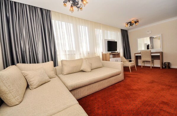 Executive-sviitti | Minibaari, tallelokero huoneessa, ilmainen Wi-Fi