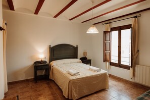 セーフティボックス (室内)、ノートパソコン用作業スペース、遮光カーテン、アイロン / アイロン台