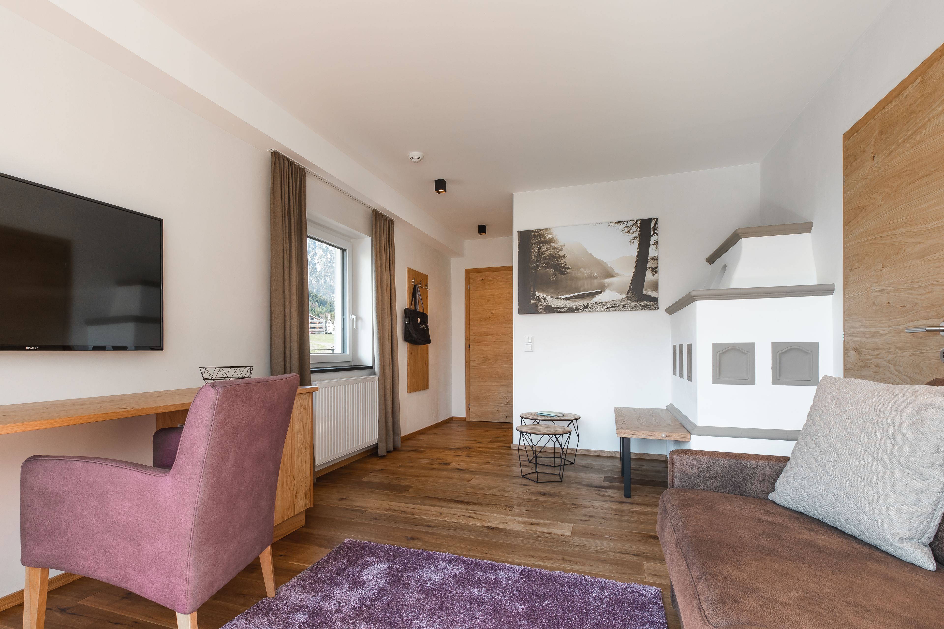 suite, balcony | 1 bedroom, down duvets, in-room safe, desk