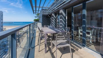 Apartment, 2 Bedrooms, Sea View | 1 bedroom, soundproofing, free cots/infant beds, free WiFi