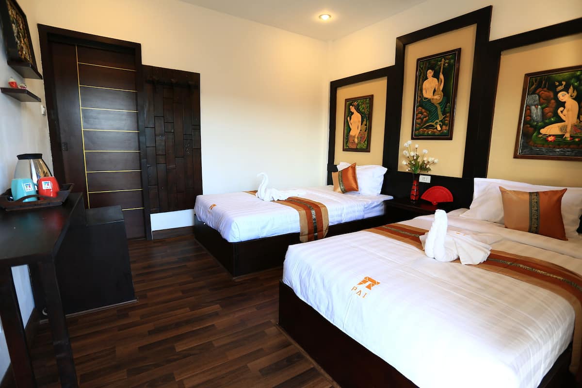 Premium bedding, desk, blackout curtains, free WiFi