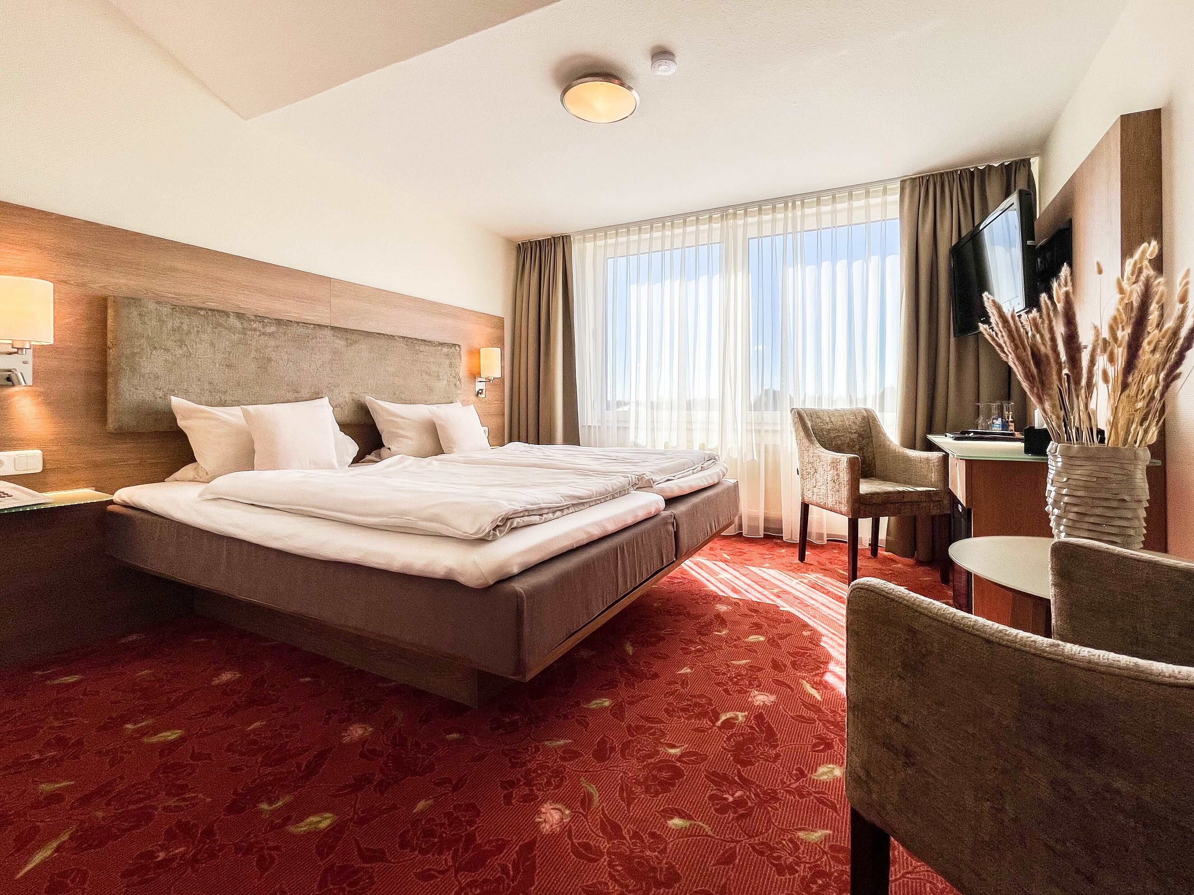 hypo-allergenic bedding, minibar, desk, blackout curtains