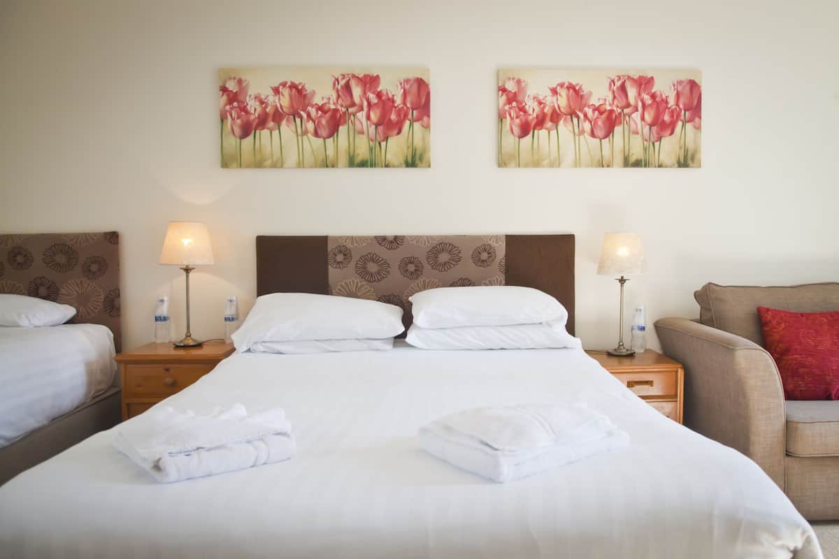 Standard Quadruple Room, Ensuite (King, Single & Sofabed)