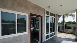3 Bedrooms Pool Villa  | Hiên