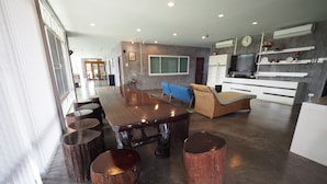 3 Bedrooms Pool Villa  | Khu phòng khách | TV màn hình phẳng, đầu đĩa DVD 
