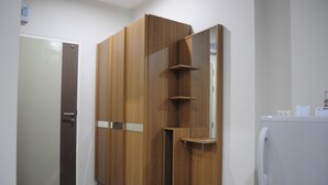 Kamar Standar | Meja kerja, tirai kedap cahaya, dan Wi-Fi gratis