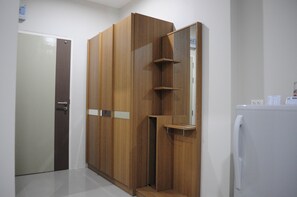 Standard Room | Desk, blackout drapes, free WiFi