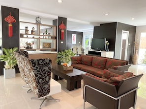 Lobby sitting area - 14 Place Sukhumvit Suites - SHA Plus (Bangkok)