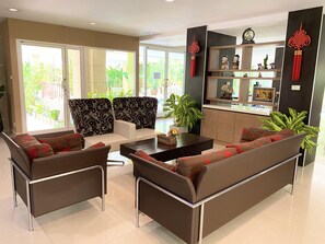 Lobby sitting area - 14 Place Sukhumvit Suites - SHA Plus (Bangkok)