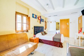 Bureau, chambres insonorisées, Wi-Fi gratuit, draps fournis