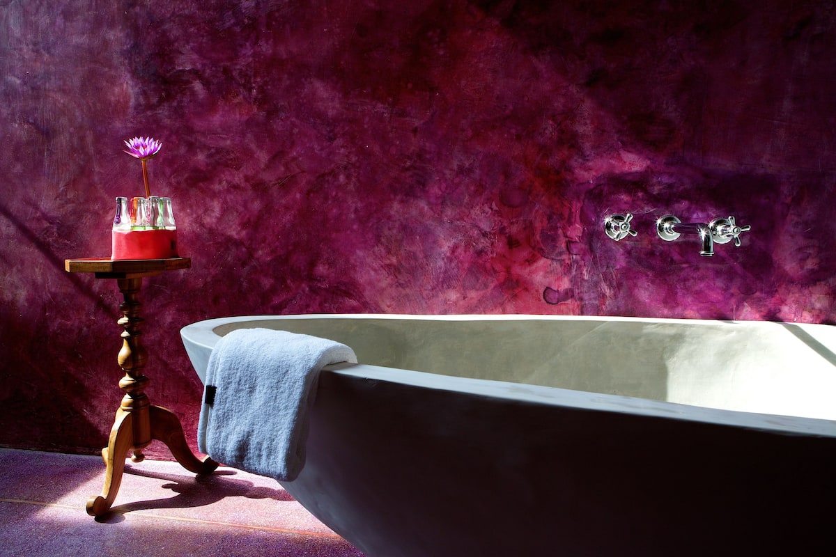 Standard Room | Bathroom | Free toiletries, bathrobes, slippers, towels