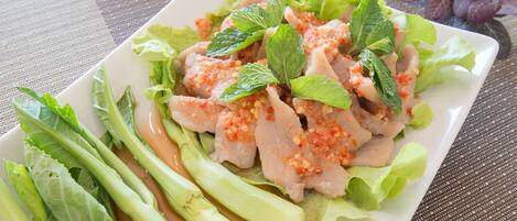 A plate of food with lettuce and a sauce.