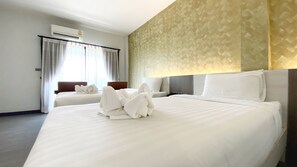 Minibar, desk, blackout curtains, free WiFi - Socool Grand Hotel (Nang Rong)