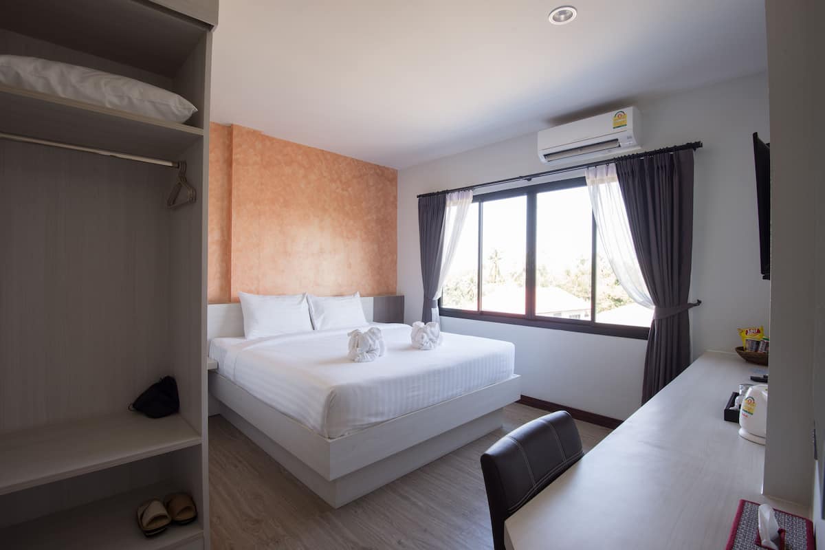 Superior Double | Minibar, desk, blackout drapes, free WiFi