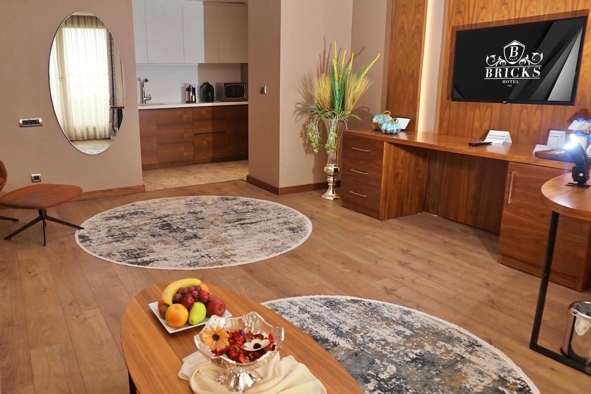 Suite (King) with Free Airport Transfer | 1 bedroom, premium bedding, minibar, in-room safe