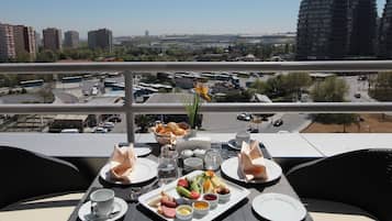Suite (King) with Free Airport Transfer | Blick vom Balkon