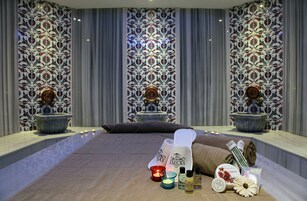 Sauna, steam room, Turkish bath/hammam, body treatments, aromatherapy