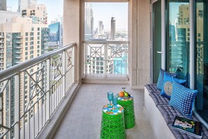 Appartement Ville, 2 chambres, vue ville, dans la tour | Vue depuis le balcon
