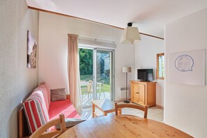 Apartment, 1 Bedroom | Desk, cots/infant beds, WiFi, bed sheets - Résidence Odalys Le Hameau du Moulin (Montignac)