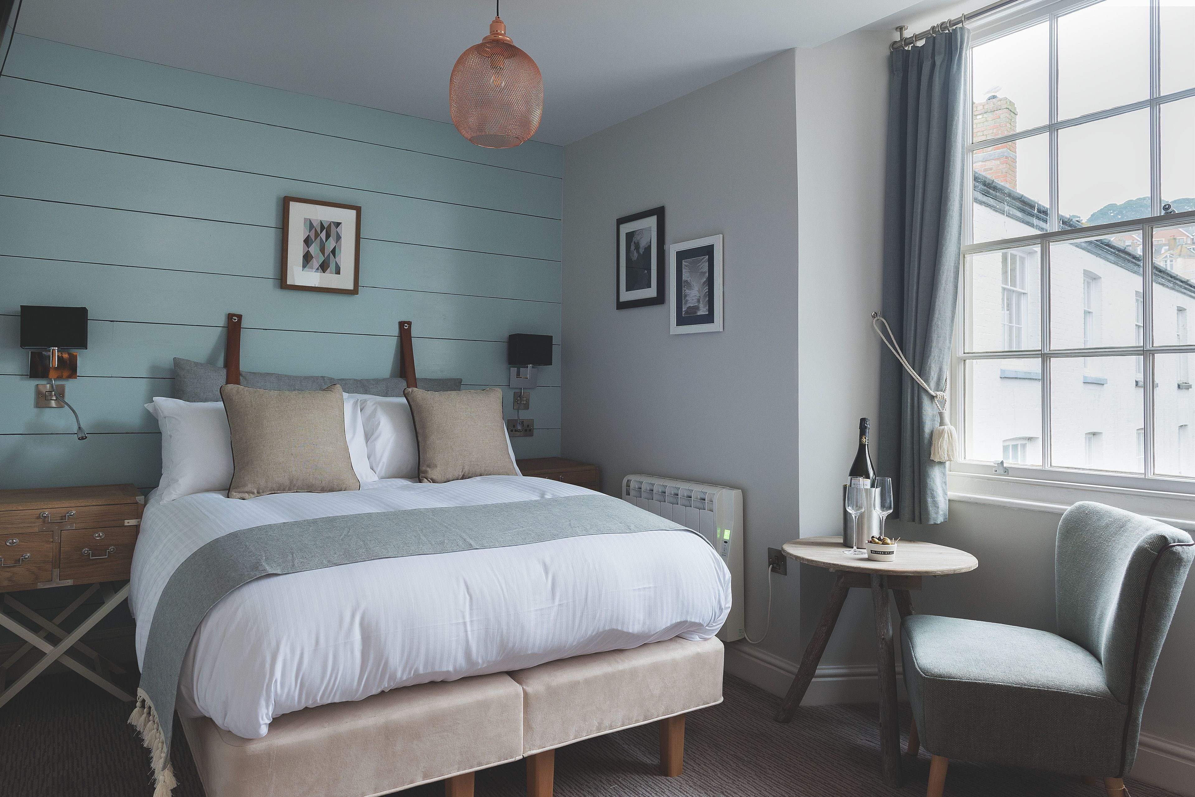 Premium bedding, desk, iron/ironing board, free WiFi