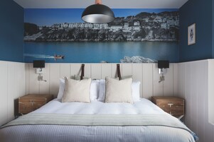 Deluxe Room, 1 King Bed | Premium bedding, desk, iron/ironing board, free WiFi