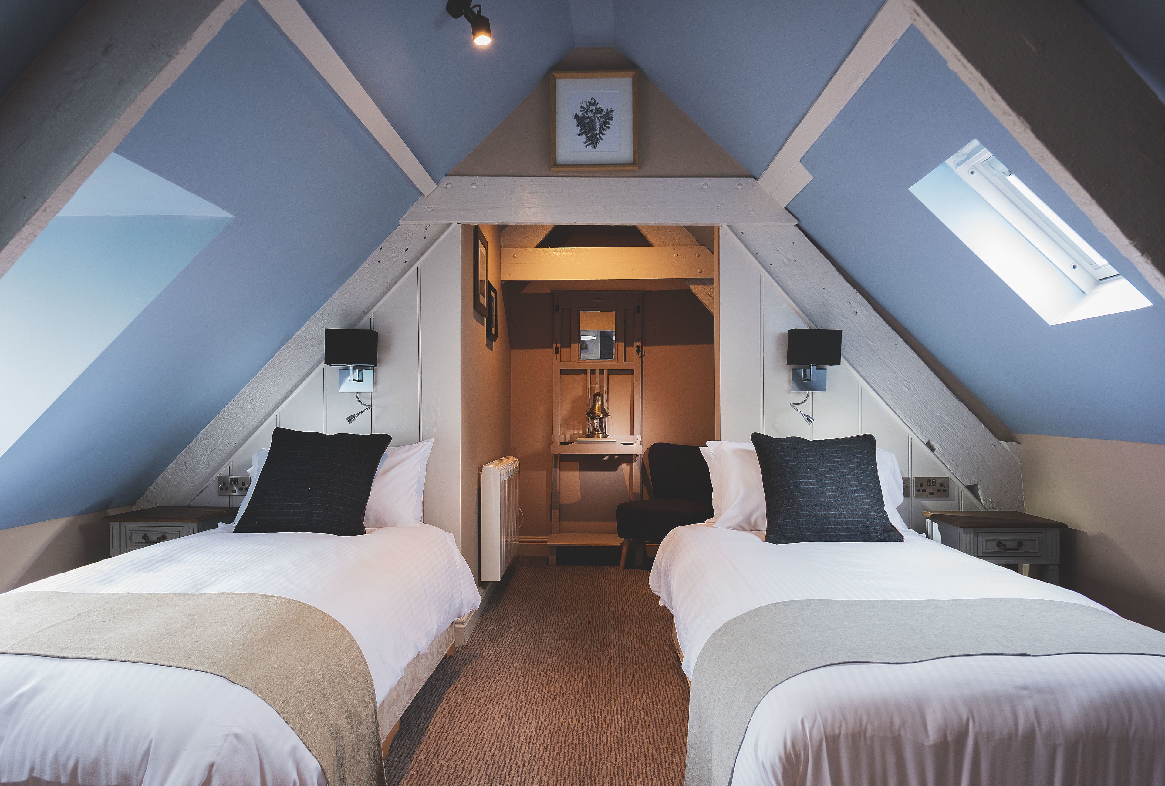 Premium bedding, desk, iron/ironing board, free WiFi