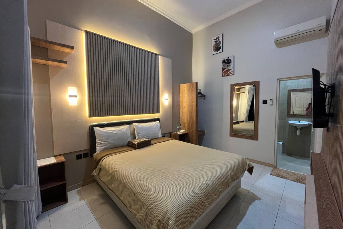 deluxe room | desk, free wifi, bed sheets