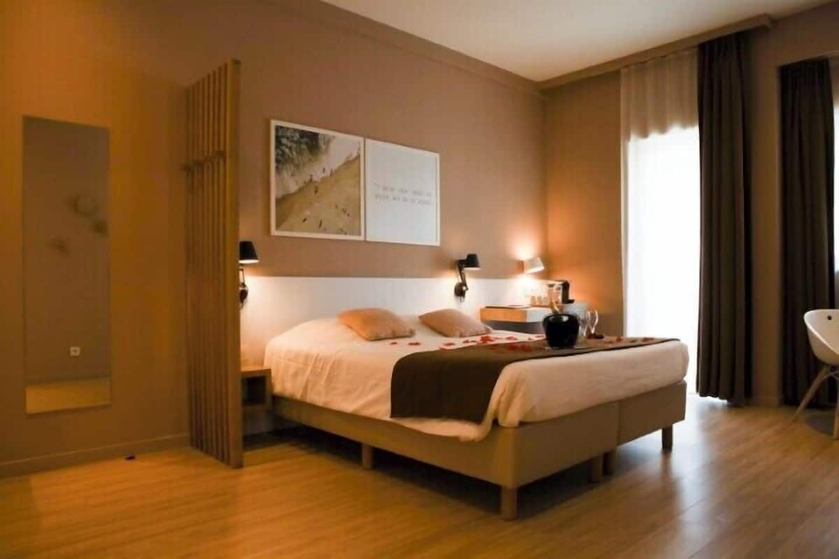 down duvets, in-room safe, desk, free wifi