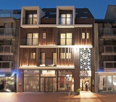 住宿正面 - 傍晚/夜晚