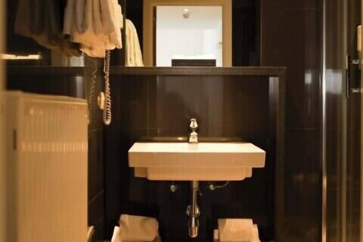 studio (2) | bathroom | shower, free toiletries, hair dryer, towels