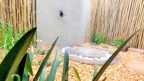 Familien-Suite, 2 Schlafzimmer, Poolblick, zum Garten hin | Badezimmer