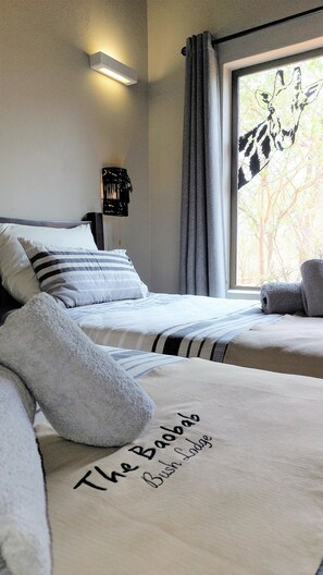 Familien-Suite, 2 Schlafzimmer, Poolblick, zum Garten hin