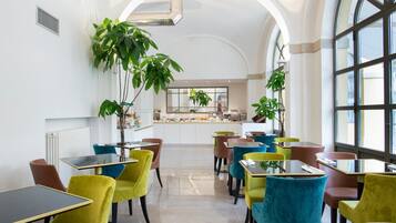 Petit déjeuner buffet compris tous les jours