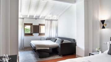 Minibar, in-room safe, desk, free WiFi