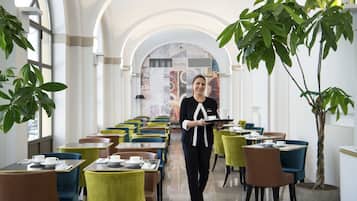 Tägliches inbegriffenes Frühstücksbuffet