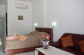 Deluxe Double Room | Escritorio, camas supletorias, wifi gratis