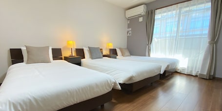 Superior Triple Room, Multiple Beds, Non Smoking | Desk, free WiFi, bed sheets