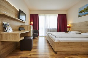 Double Room, Balcony | Living area | 82-cm LCD TV with satellite channels, TV - Flair Hotel zum Benediktiner (Schwarzach am Main)