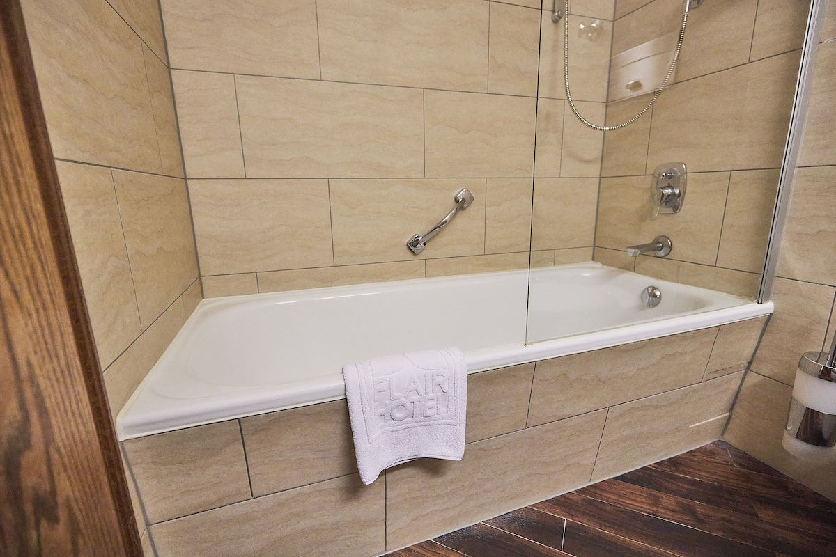double room, bathtub | bathroom | free toiletries, hair dryer, towels