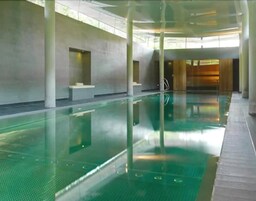 Una piscina techada