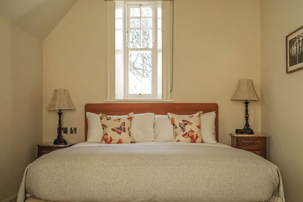 Artist's Studio | 1 bedroom, premium bedding, in-room safe, desk