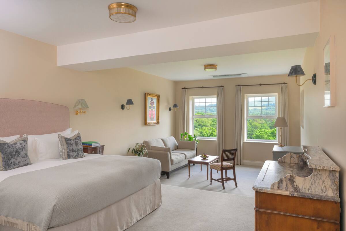 Superior Bay King | Premium bedding, minibar (free items), in-room safe, desk