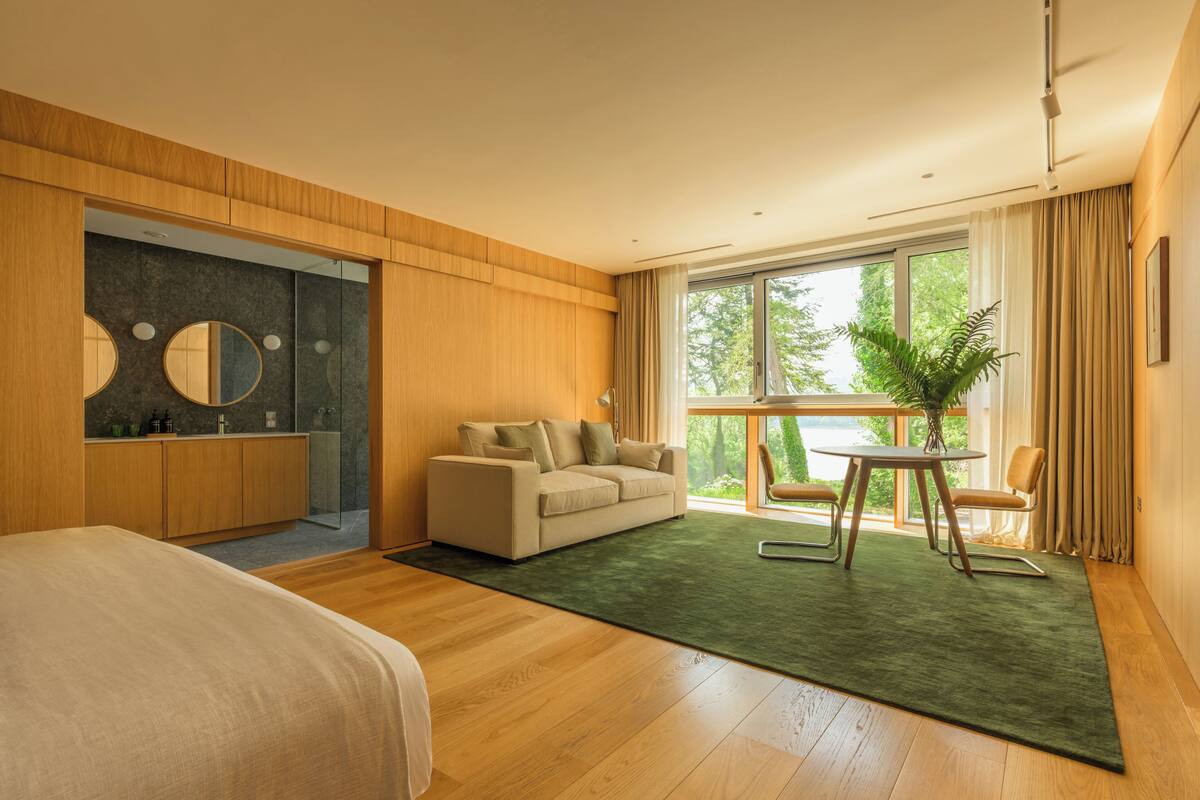 Luxury Suite, Bay View | Premium bedding, minibar (free items), in-room safe, desk