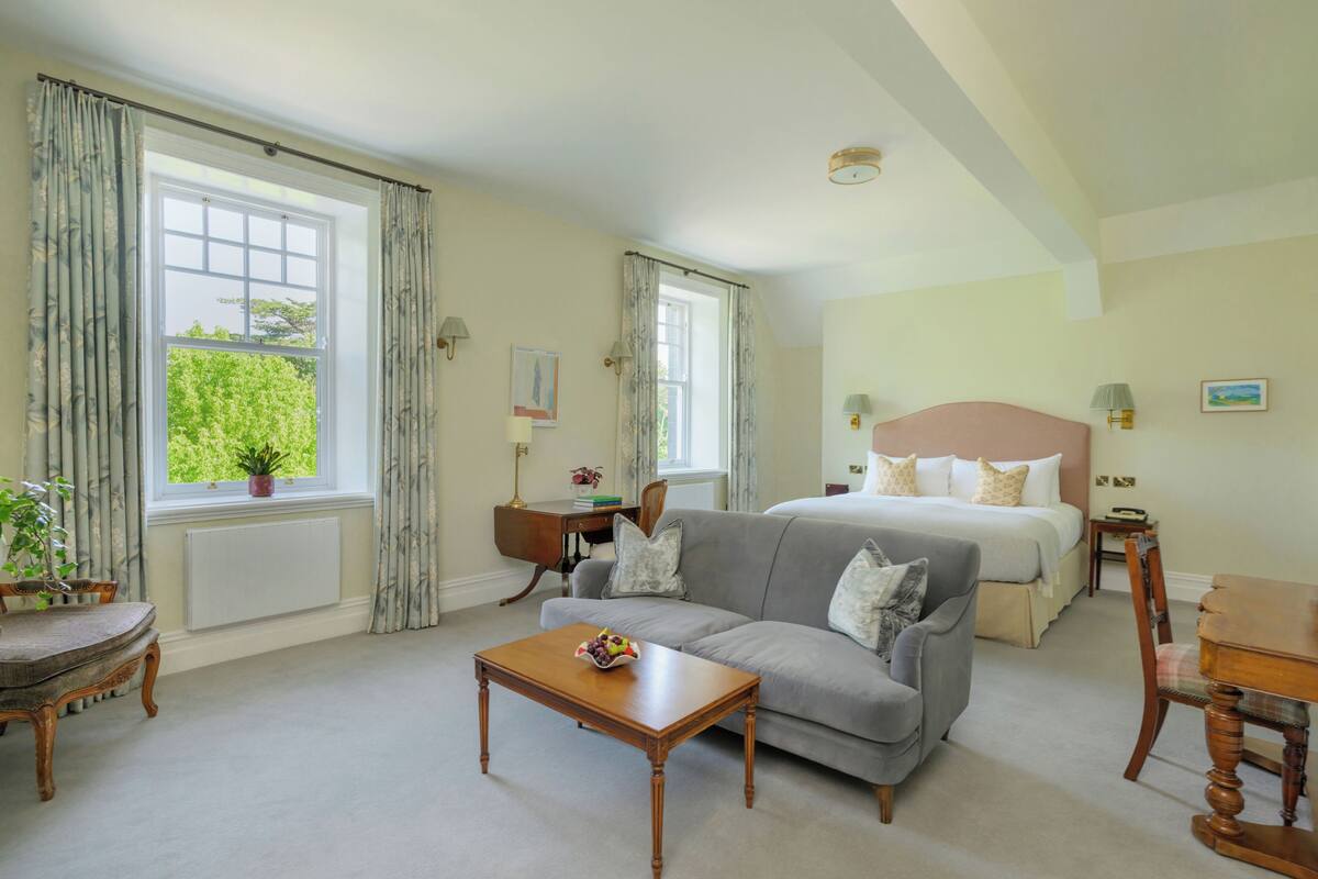 Heritage Suite | Premium bedding, minibar (free items), in-room safe, desk