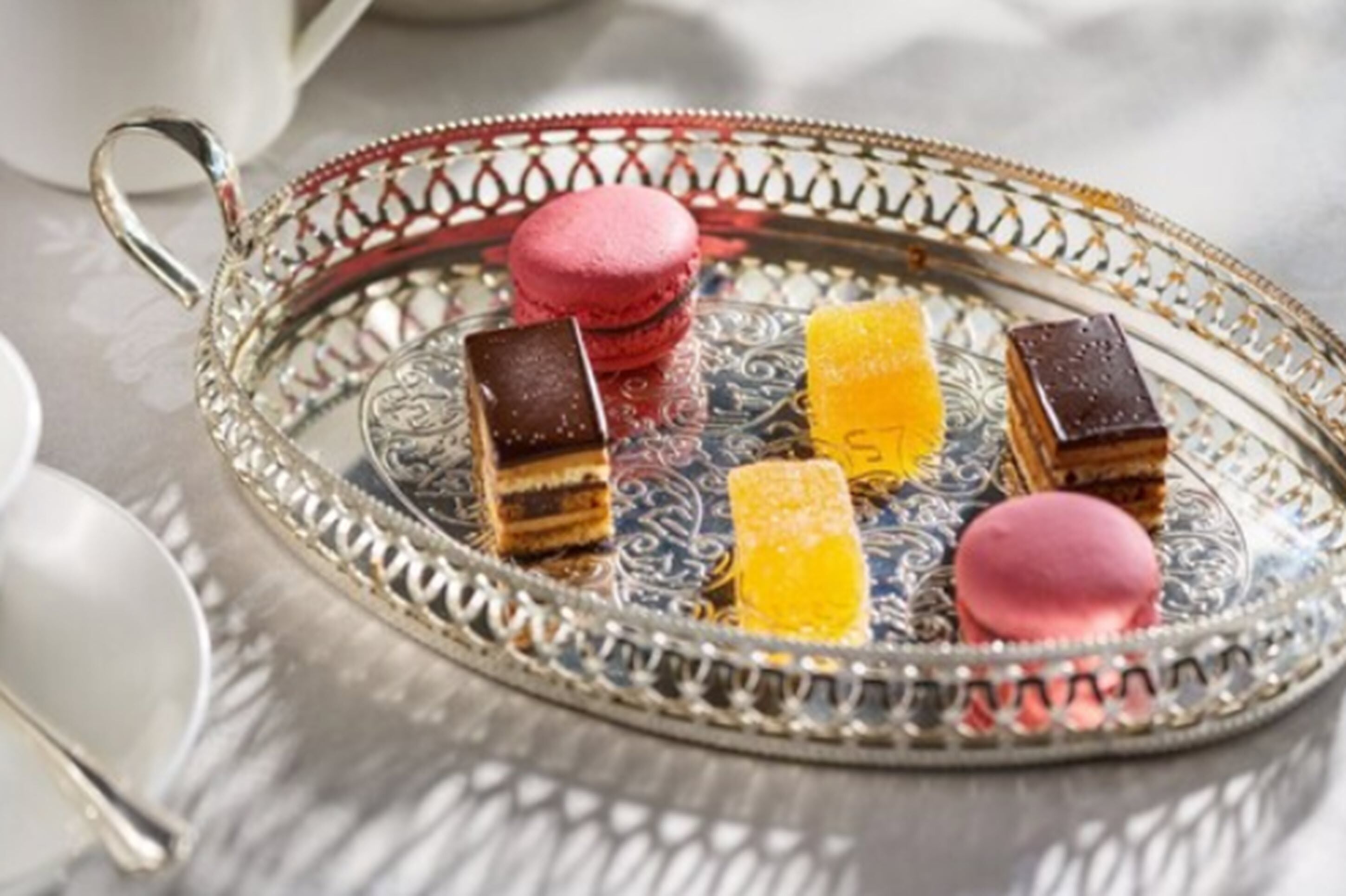 A tray with macarons and chocolate pieces.