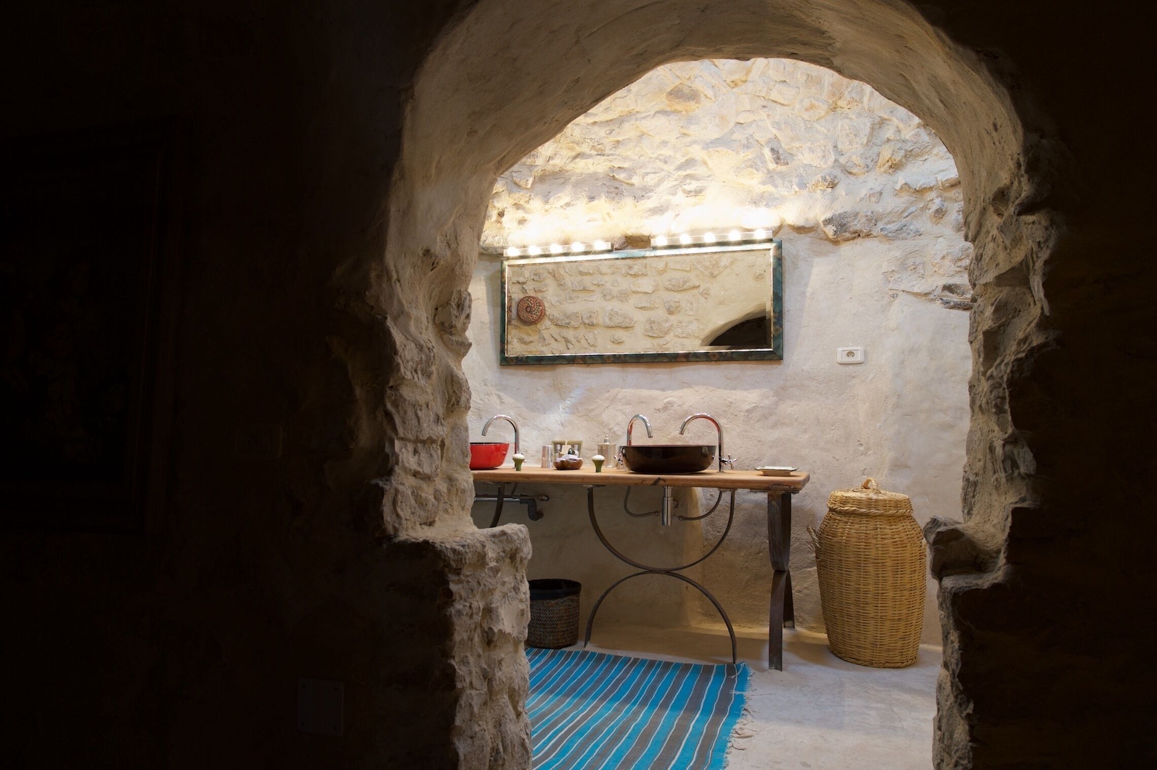 Suite Junior, vue montagne | Salle de bain | Douche, articles de toilette de luxe, sèche-cheveux, serviettes fournies