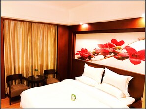 ห้องบิสซิเนสสวีท, 1 ห้องนอน | เครื่องนอนระดับพรีเมียม, มินิบาร์, ตู้นิรภัยในห้องพัก, โต๊ะทำงาน