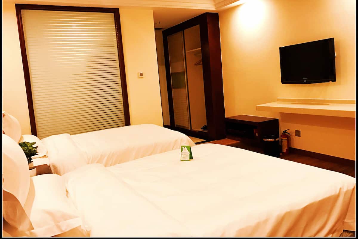 Premium bedding, minibar, in-room safe, desk
